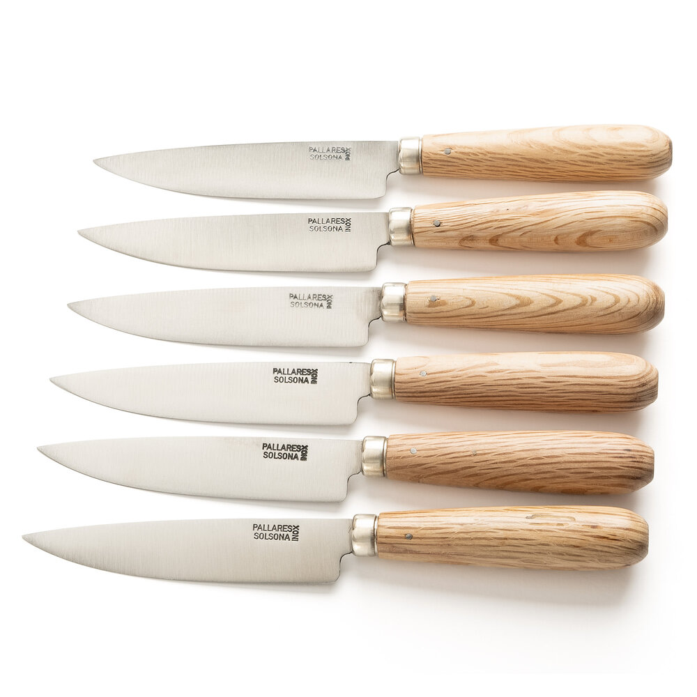 Pallares Solsona 6 stainless steel table knives / steak knives 12cm with oak handle Pallares Solsona 6 stainless steel table knives / steak knives 12cm with oak handle