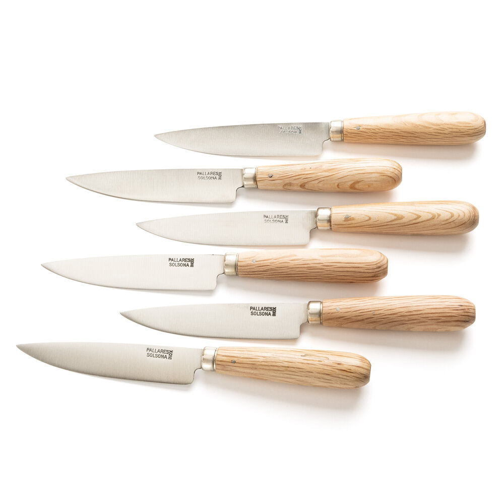 Pallares Solsona 6 stainless steel table knives / steak knives 12cm with oak handle Pallares Solsona 6 stainless steel table knives / steak knives 12cm with oak handle
