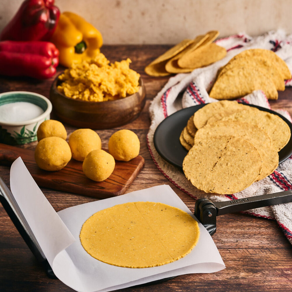 Victoria Cast iron tortilla press and pataconera with reinforced base and lever, 16.5 cm plates
