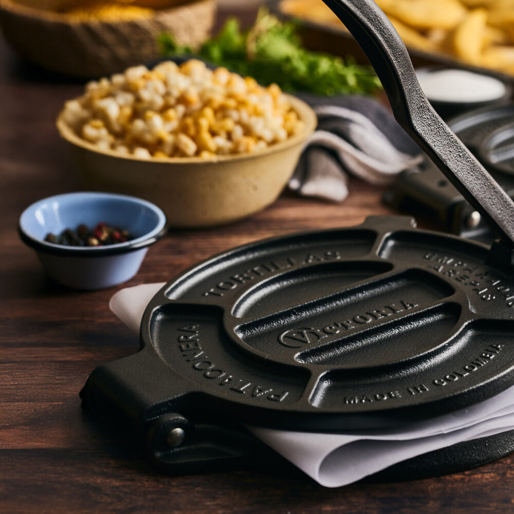 Victoria Cast iron tortilla press and pataconera with reinforced base and lever, 16.5 cm plates