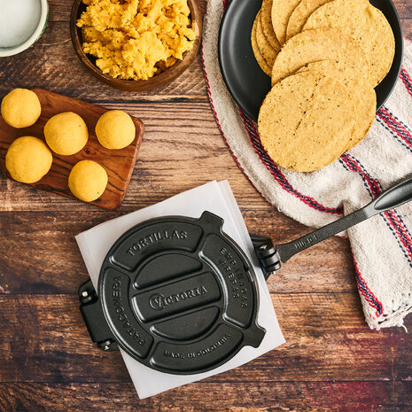 Victoria Gietijzeren tortillapers en pataconera met versterkte basis en hendel, 20 cm platen