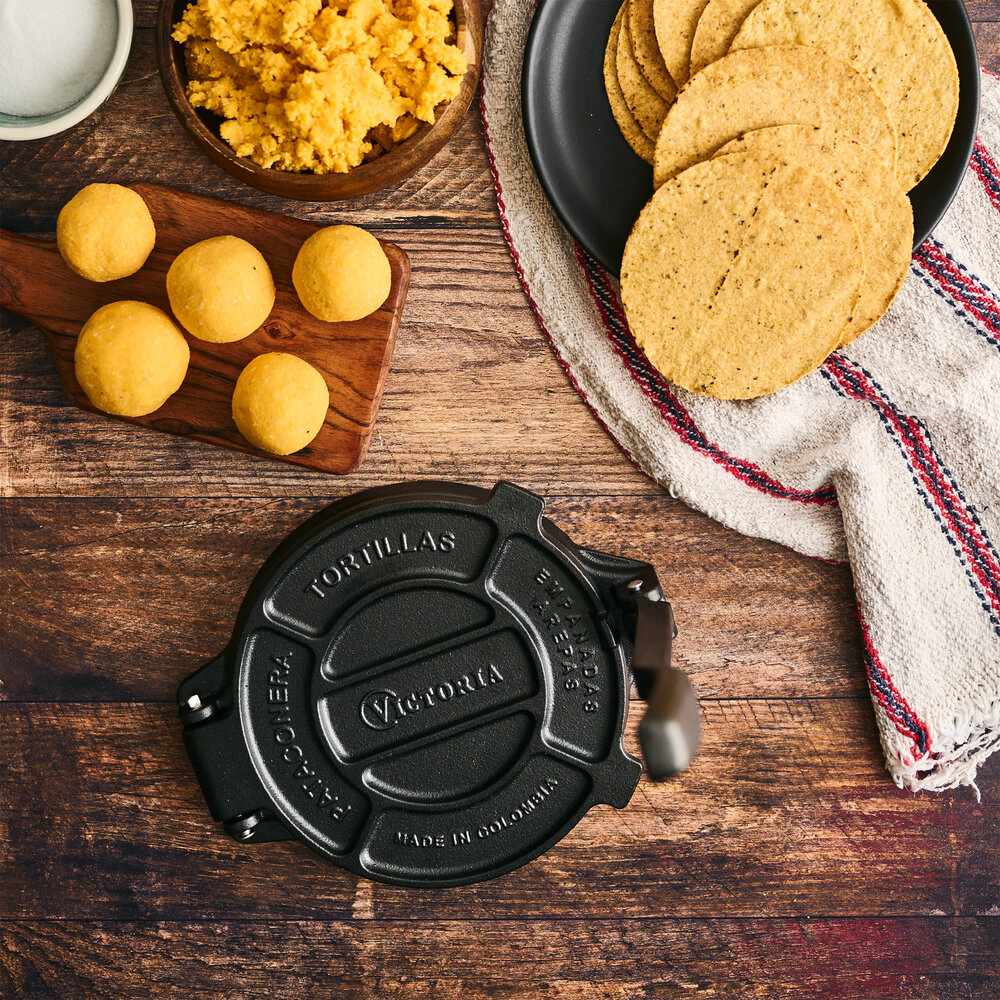 Victoria Cast iron tortilla press and pataconera with reinforced base and lever, 20 cm plates