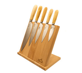 Pallares Solsona 5 carbonstalen messen met palmhouten heft op blok Pallares Solsona 5 carbonstalen messen met palmhouten heft op blok