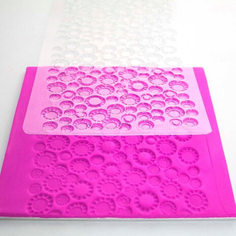 PME Reliëfmat 15x30cm polka PME Reliëfmat 15x30cm polka