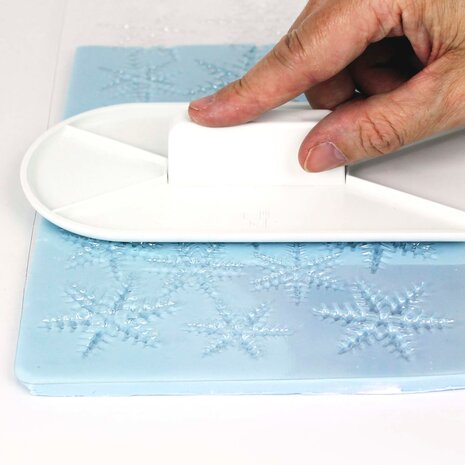 PME Impression Mat - Snowflake Design (150 x 305mm / 6 x 12”)