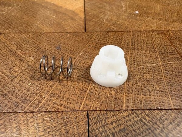 Zassenhaus Zeskantaandrijving en veertje voor Zassenhaus maalwerken