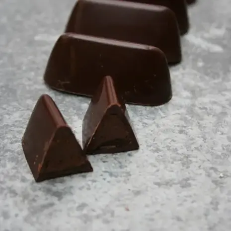 Patis Decor Dark couverture chocolate Saint-Domingue 70% by Barry Callebaut, pistoles, 250 g Patis Decor Dark couverture chocolate Saint-Domingue 70% by Barry Callebaut, pistoles, 250 g