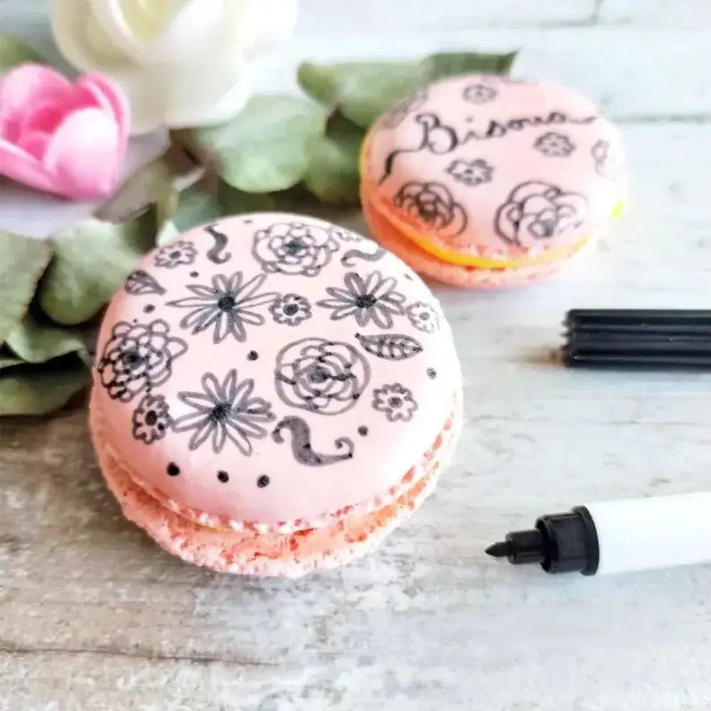 Patis Decor Zwarte eetbare voedselstift met dubbele punt, 1 mm en 2,5 mm Patis Decor Zwarte eetbare voedselstift met dubbele punt, 1 mm en 2,5 mm