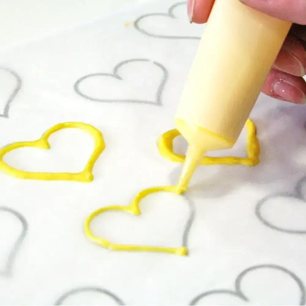 Patis Decor Yellow chocolate-flavour pastry pen, for writing and decorating, 31 g Patis Decor Yellow chocolate-flavour pastry pen, for writing and decorating, 31 g