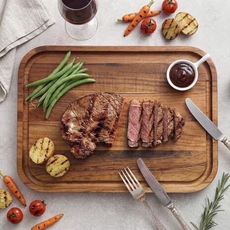 Stolf Omkeerbare massief teakhouten barbecue-snij- en serveerplank met hellende geul, 28 x 40 x 2,4 cm Stolf Omkeerbare massief teakhouten barbecue-snij- en serveerplank met hellende geul, 28 x 40 x 2,4 cm