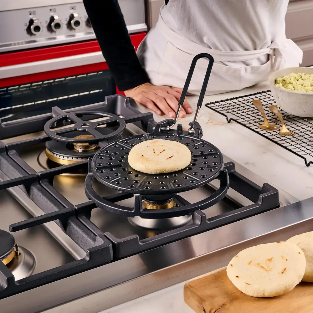 Victoria Cast iron arepa grill and heat diffuser with foldable handle