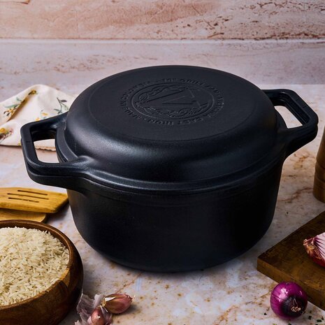 Victoria 2-delige gietijzeren combikoker: 5,7 l braadpan en koekenpan-deksel met grillribbels