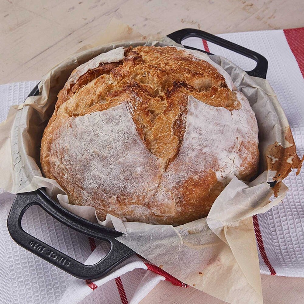 Victoria 2-piece cast iron combo cooker: 5.7 L dutch oven and grill-ridged skillet lid