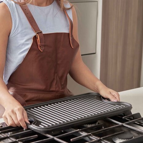 Victoria Reversible cast iron griddle with flat and ridged sides, 47 x 25 cm