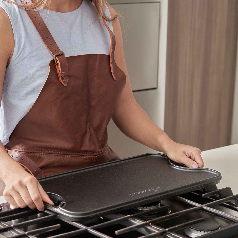 Victoria Reversible cast iron griddle with flat and ridged sides, 47 x 25 cm