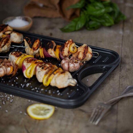 Victoria Reversible cast iron griddle with flat and ridged sides, 47 x 25 cm