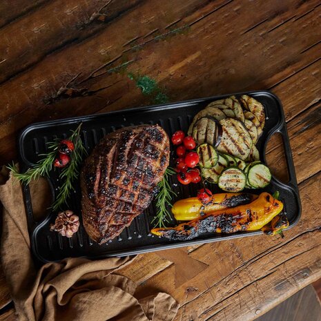 Victoria Reversible cast iron griddle with flat and ridged sides, 47 x 25 cm