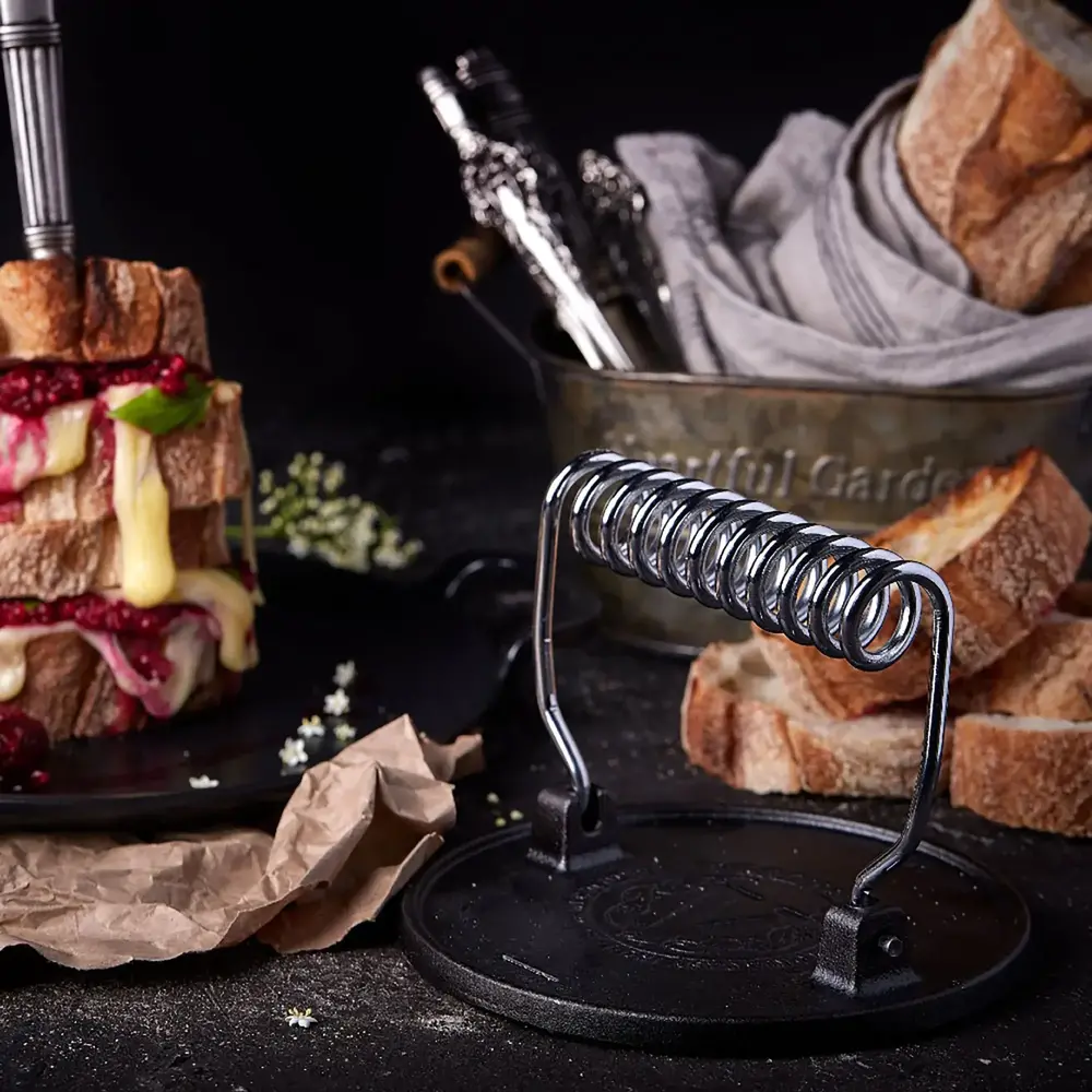 Victoria Round cast iron meat press with a foldable stainless steel wire handle Victoria Round cast iron meat press with a foldable stainless steel wire handle