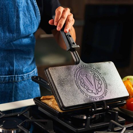 Victoria Cast iron panini and sandwich press with dimpled surface and heat-resistant handle