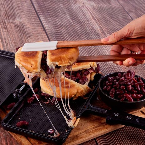 Victoria Cast iron panini and sandwich press with dimpled surface and heat-resistant handle