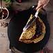 Victoria Extra grote gietijzeren pizzapan en comal met genopt oppervlak en dubbele lushandvatten, 38 cm