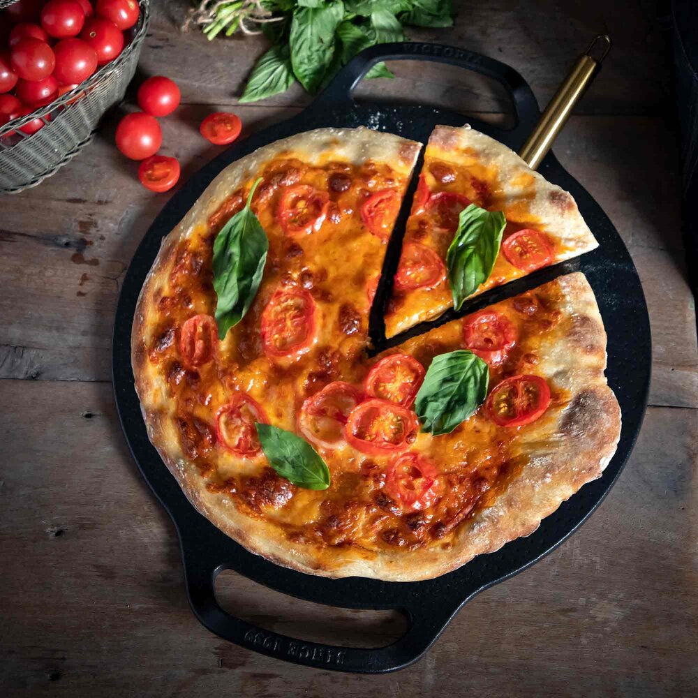 Victoria Extra-large cast iron pizza pan and comal with dimpled surface and dual loop handles, 38 cm