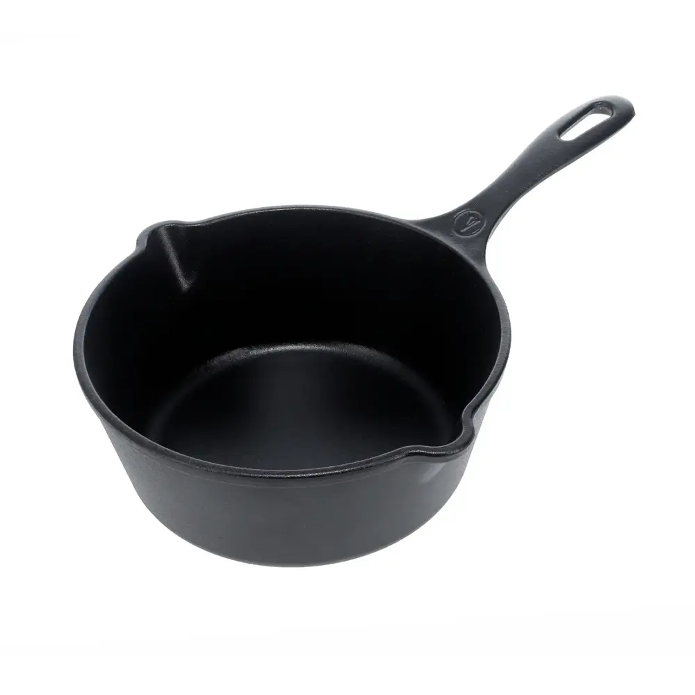 Victoria Geëmailleerde gietijzeren steelpan met giettuit en gebogen steel, 1,9 l