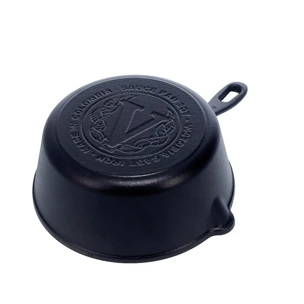 Victoria Enameled cast iron saucepan with pour spout and curved handle, 1.9 L