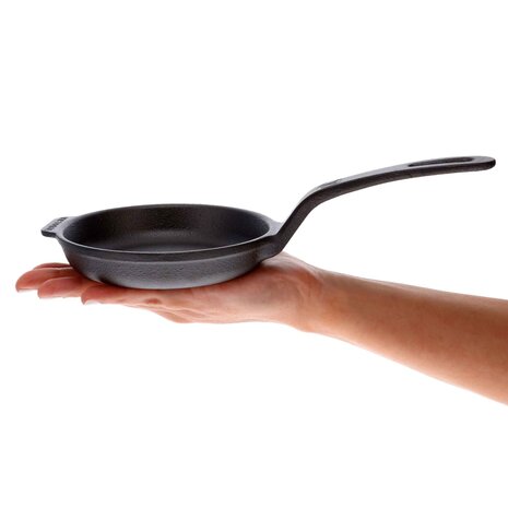 Victoria Geëmailleerde gietijzeren mini-koekenpan met lange steel en dubbele giettuiten, 10 cm