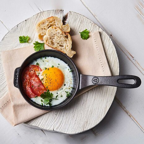 Victoria Cast iron mini skillet with a long handle and dual pour spouts, 10 cm
