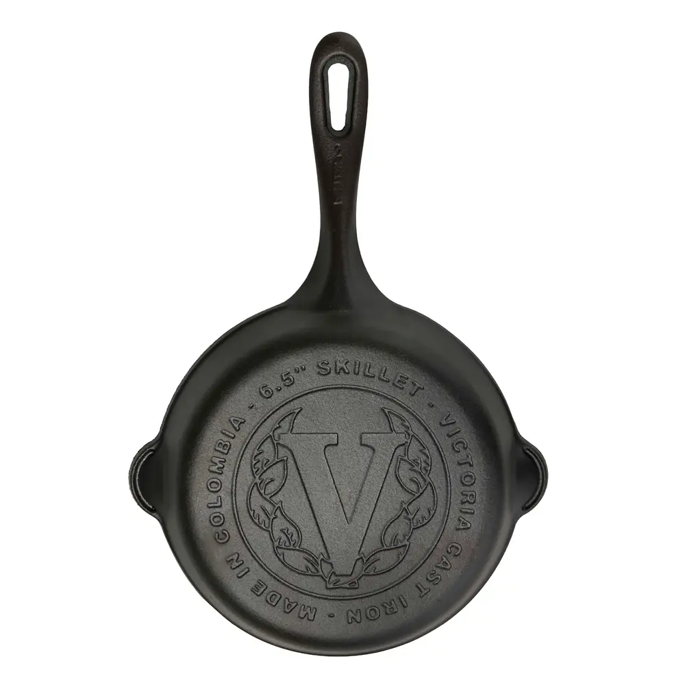 Victoria Cast iron skillet with a long handle and dual pour spouts, 16.5 cm