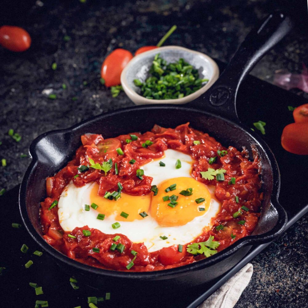 Victoria Cast iron skillet with a long handle and dual pour spouts, 16.5 cm