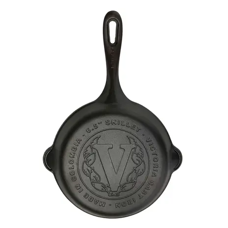 Victoria Geëmailleerde gietijzeren koekenpan met lange steel en dubbele giettuiten, 20 cm