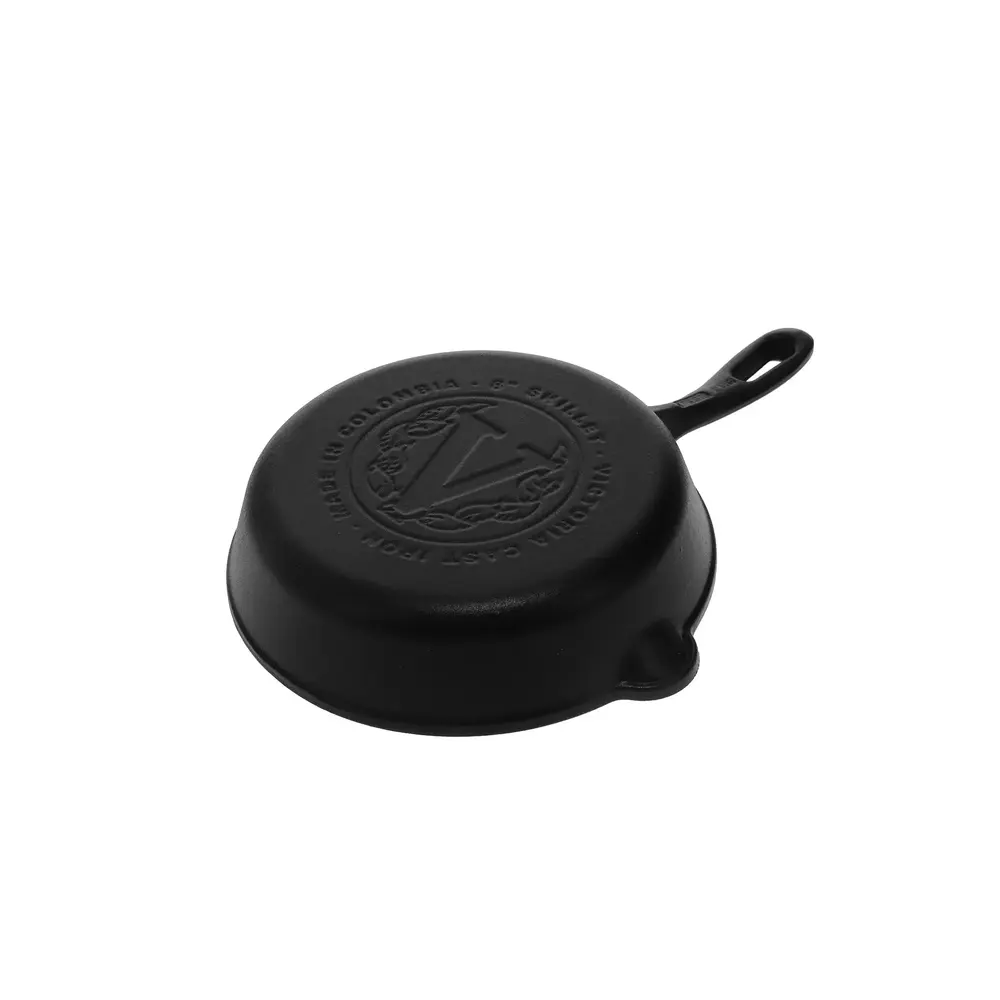 Victoria Cast iron skillet with a long handle and dual pour spouts, 20 cm