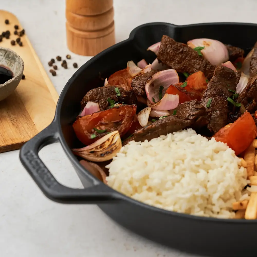 Victoria Cast iron skillet with a long handle and dual pour spouts, 30 cm