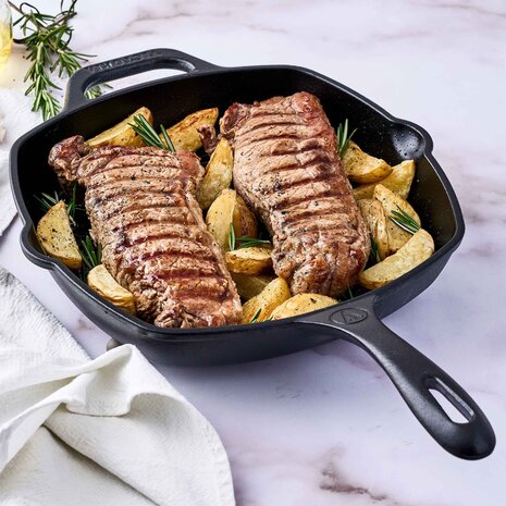 Victoria Enameled cast iron square grill pan with ridges, dual spouts and helper handle, 25 x 25 cm
