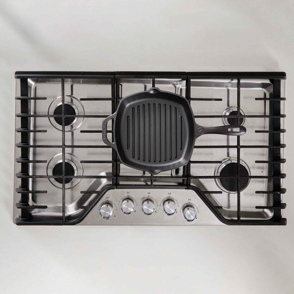 Victoria Enameled cast iron square grill pan with ridges, dual spouts and helper handle, 25 x 25 cm