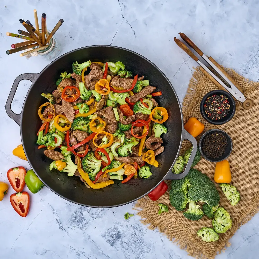 Victoria Cast iron wok with flat base and two loop handles, 35.5 cm Victoria Cast iron wok with flat base and two loop handles, 35.5 cm