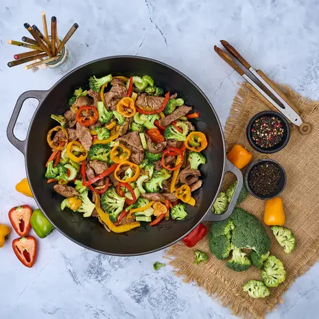 Victoria Cast iron wok with flat base and two loop handles, 35.5 cm Victoria Cast iron wok with flat base and two loop handles, 35.5 cm