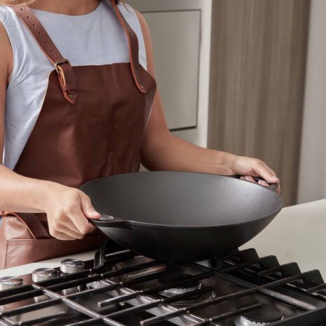 Victoria Cast iron wok with flat base and two loop handles, 35.5 cm Victoria Cast iron wok with flat base and two loop handles, 35.5 cm