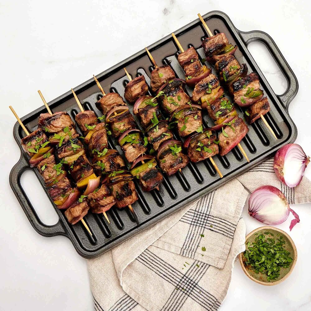 Victoria Reversible cast iron griddle with flat and ridged sides, 33 x 21 cm