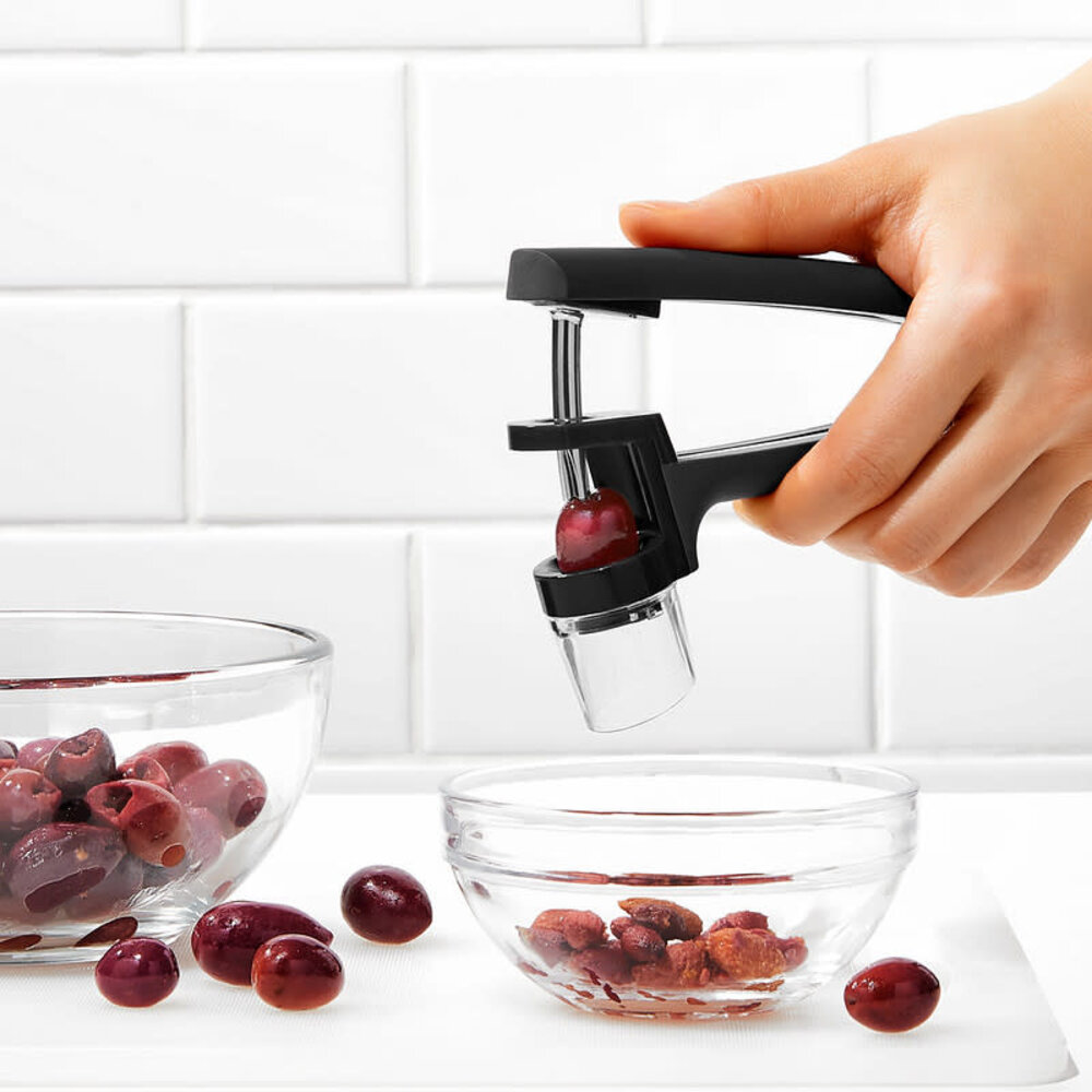 Oxo Kers- en olijfontpitter met spatscherm Oxo Kers- en olijfontpitter met spatscherm