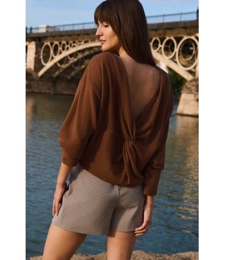 YAYA Sweater with V-neck and twisted detail at the back - PARTRIDGE BROWN