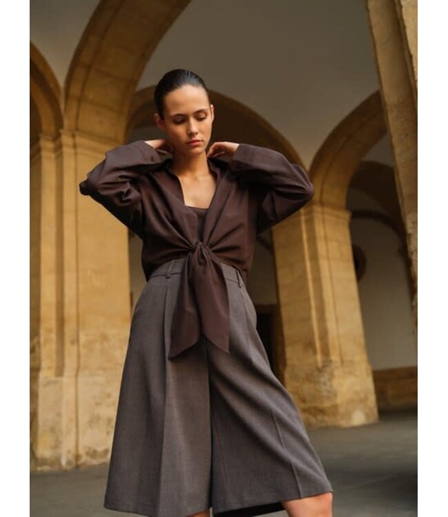 YAYA Bermuda shorts with high-waist and pleats - DELICIOSO BROWN
