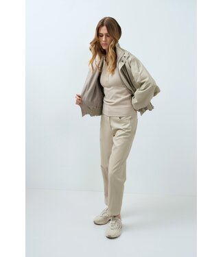 YAYA Faux leather carrot fit trousers with seam detail - PURE CASHMERE GREY YAYA Faux leather carrot fit trousers with seam detail - PURE CASHMERE GREY