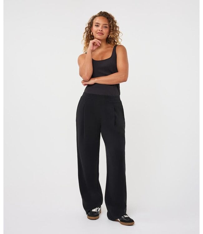 Esqualo Trousers Modal pleats - Black