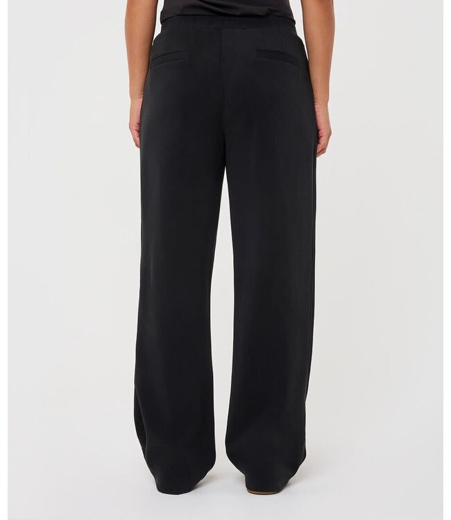 Esqualo Trousers Modal pleats - Black
