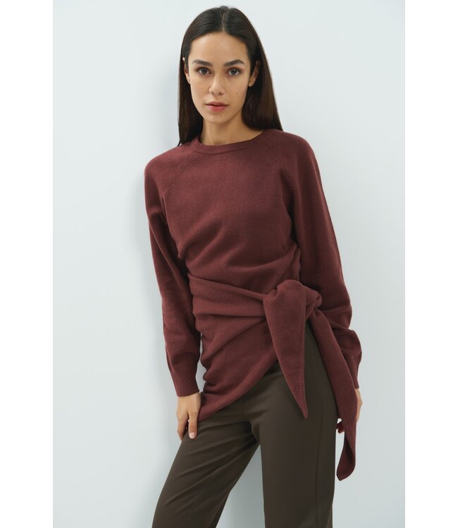 YAYA Knitted triangle scarf - BITTER CHOCOLATE RED