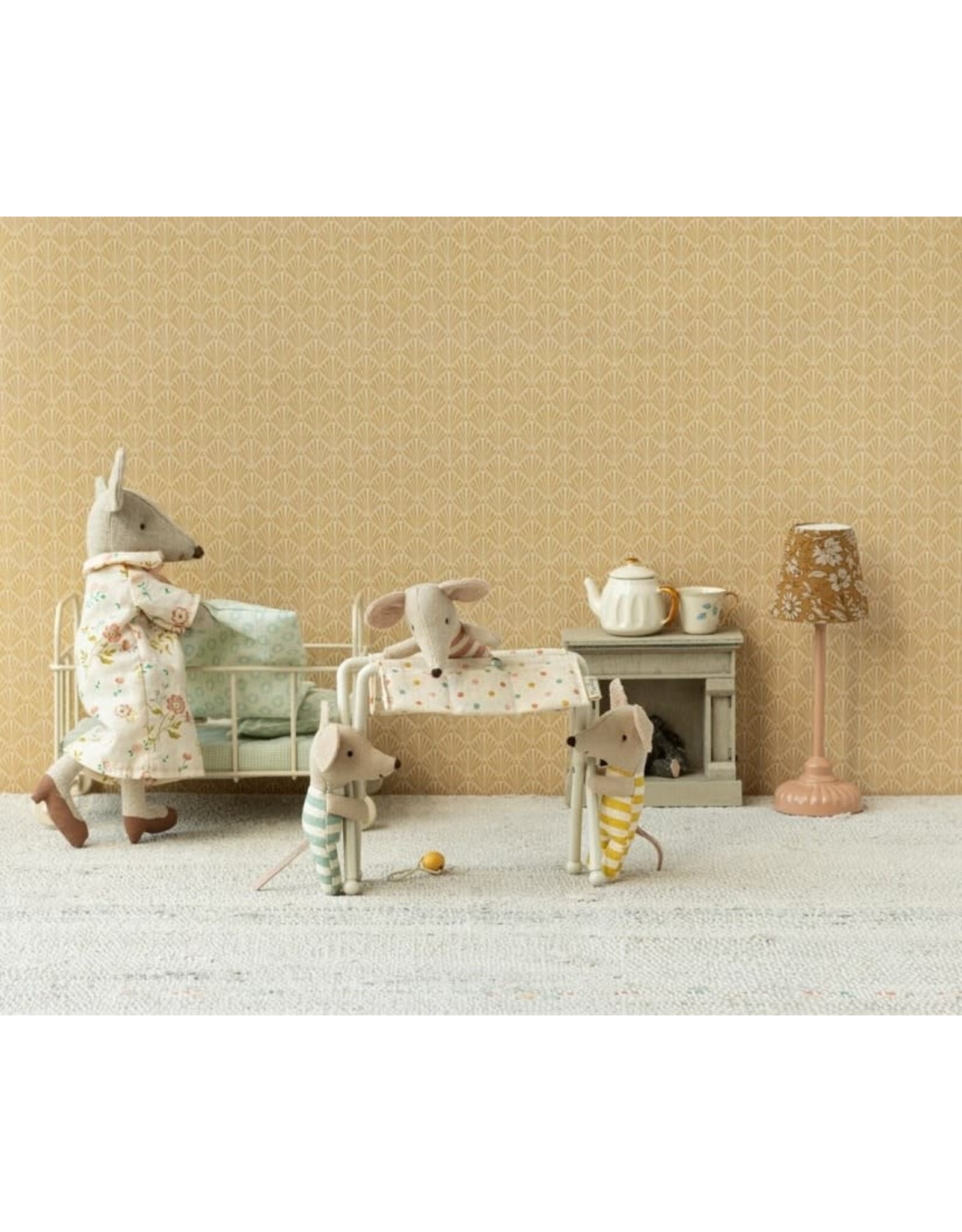 Maileg Nursery Table Baby Mouse - Off white
