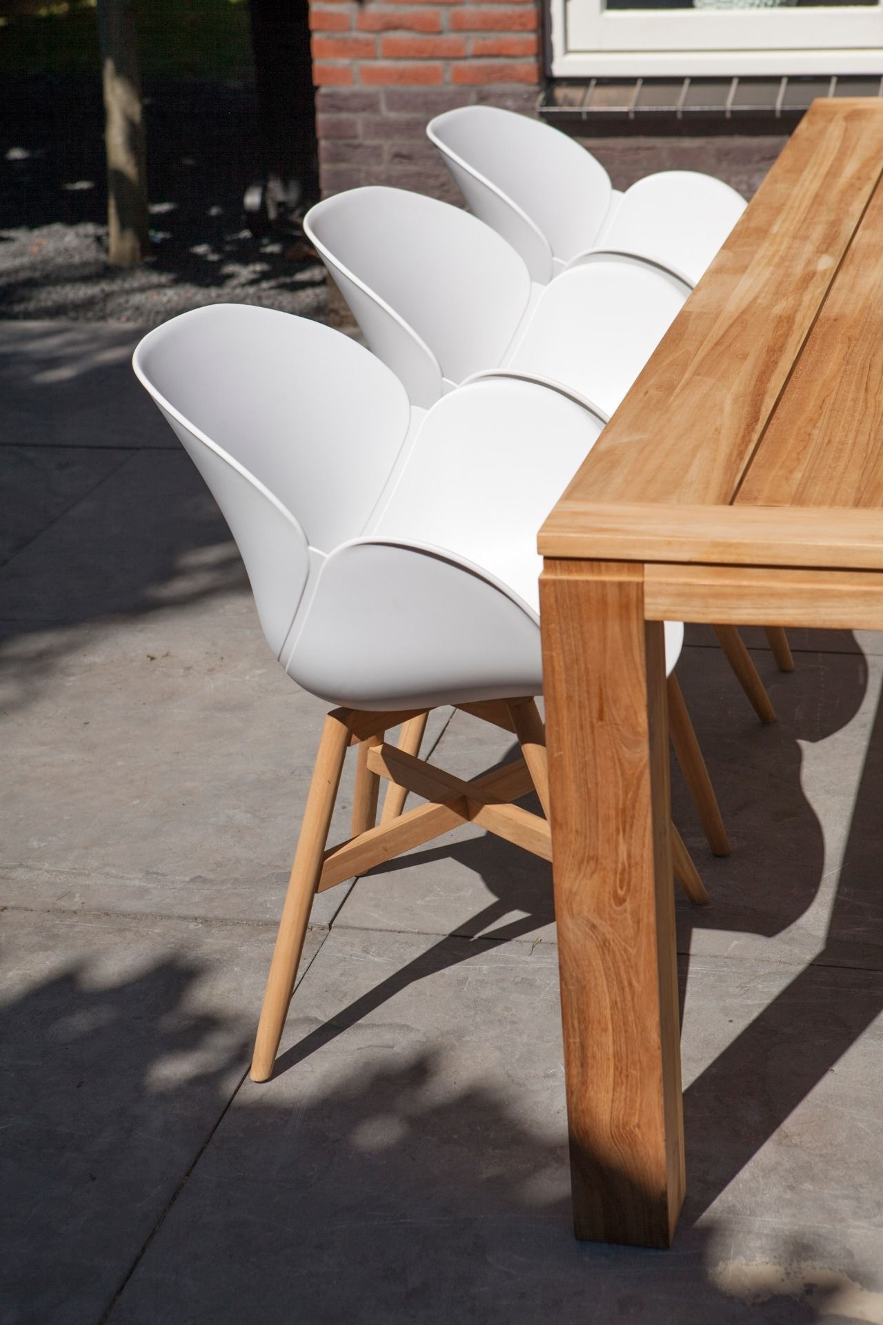 Tulip dining armchair, black durable PP seat with teak FSC100% legs